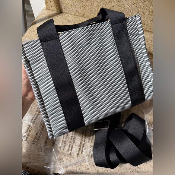 Lululemon Two-Tone Canvas Mini Tote Bag 4.5L - Picture 4 of 4